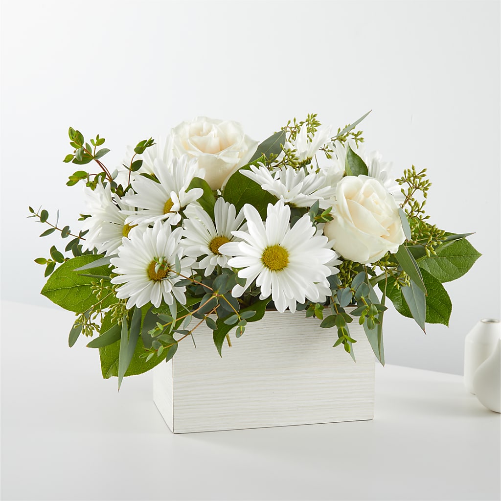 Fresh Linen Box Bouquet – SOUTHERN BELLE'S FLORIST, Easley SC