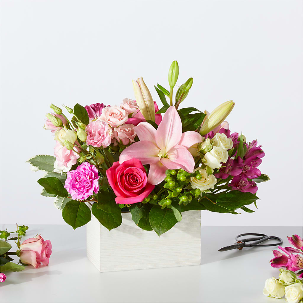Sweetberry Box – A Florist Original – SOUTHERN BELLE'S FLORIST, Easley SC