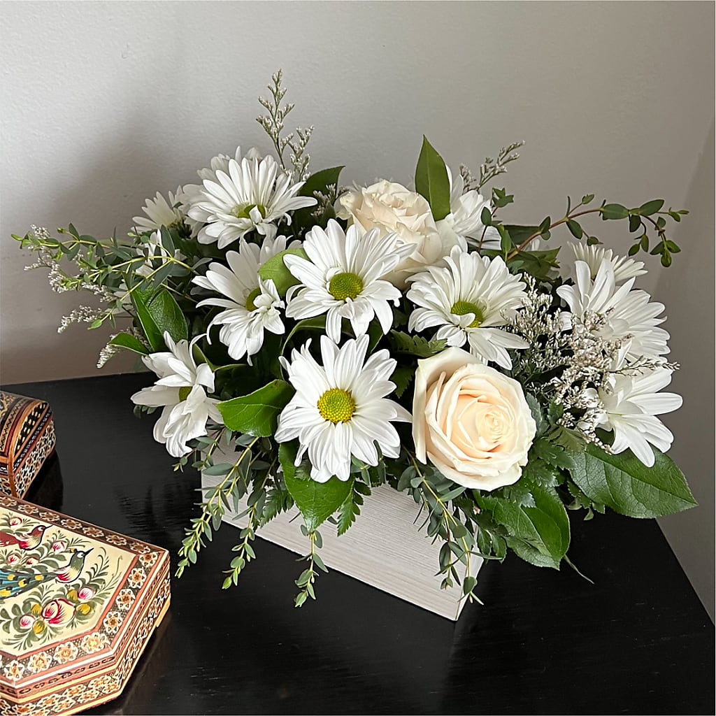 Fresh Linen Box Bouquet – SOUTHERN BELLE'S FLORIST, Easley SC